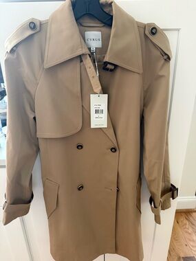 Cyrus Women’s trench coat , NWT, size S